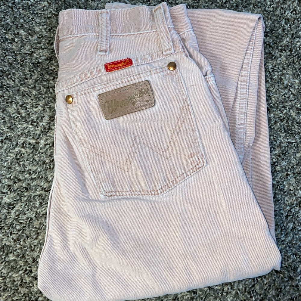 Light pink women’s wrangler jeans